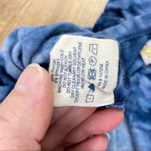 Simply Southern blue white tie dye ruffle sleeve top - Picture 9 of 11